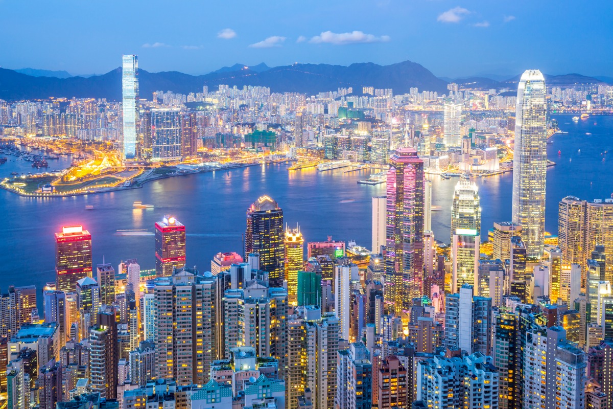 Thành phố cảng Hong Kong mang vẻ đẹp hiện đại, sôi động