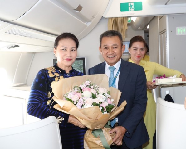 TGĐ chúc mừng Chủ tịch Quốc hội nhận bằng Tiến sĩ danh dự của Hàn Quốc