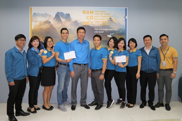 Khen thưởng Đội tuyển Thuyền Rồng Vietnam Airlines