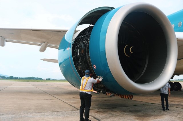Những ‘bác sĩ’ chăm sóc sức khoẻ máy bay