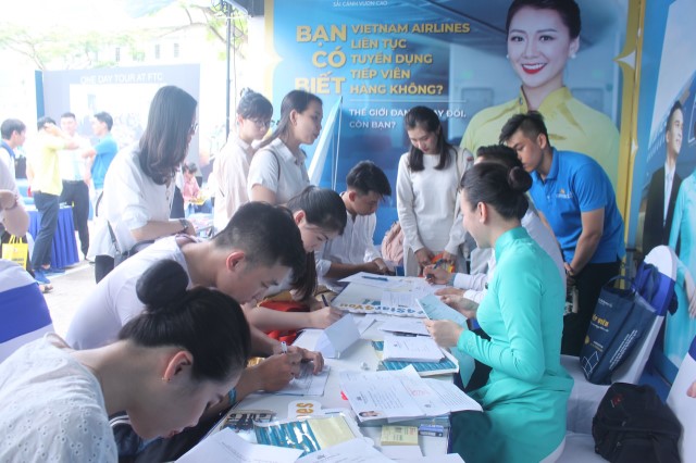 [Báo Giao thông] Ngày hội việc làm Vietnam Airlines 2019 tại trường ĐH Cần Thơ
