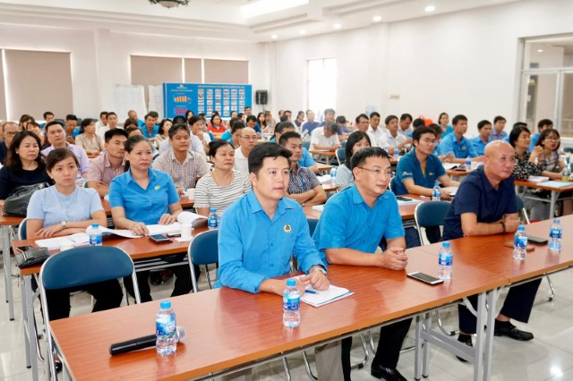Quyết tâm thực hiện chương trình đột phá và phong trào thi đua