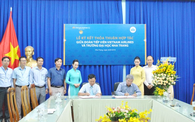 Đoàn Tiếp viên ký kết thỏa thuận hợp tác với trường ĐH Nha Trang