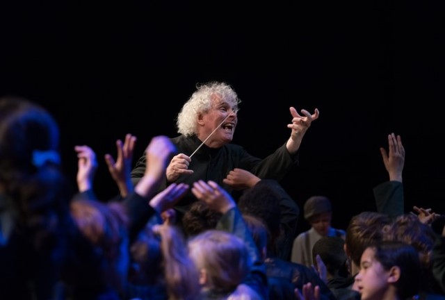 [Tienphong] Nhạc trưởng lừng danh Sir Simon Rattle và nhạc cụ 200 tuổi từ Anh đến Việt Nam