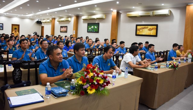 Hội thảo ‘Thay đổi cùng thế giới’ cùng với phi công, CBNV Đoàn bay