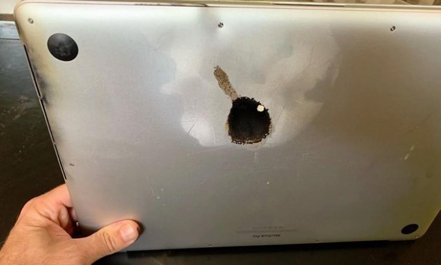 [Zing] Được mang Macbook 15 inch lên máy bay nếu tắt nguồn