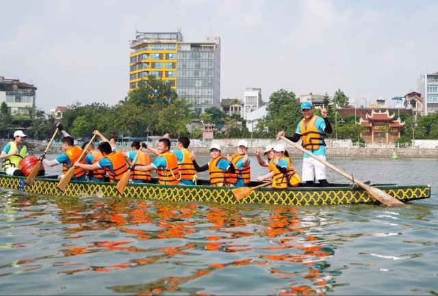 “Qua mỗi nhịp chèo, mọi người như cùng chung một hơi thở”