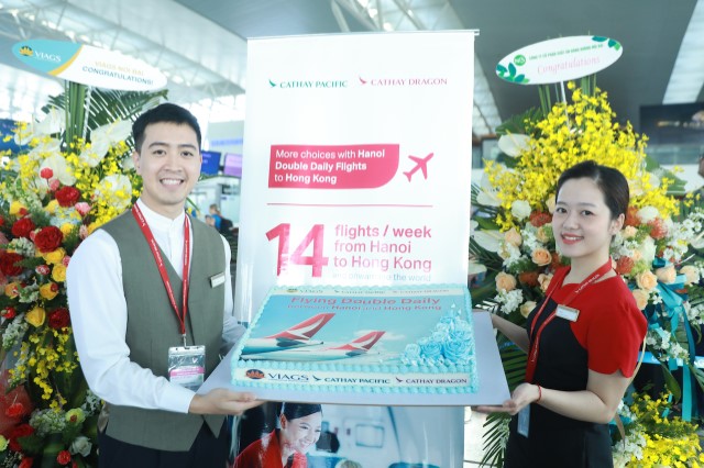 VIAGS Nội Bài chào mừng Cathay Dragon tăng tần suất bay