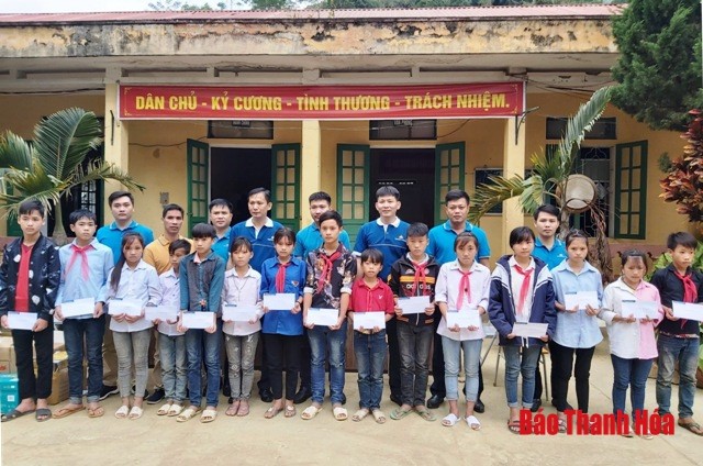 [Báo Thanh Hoá] CN Thanh Hóa mang mùa đông ấm áp đến với các em học sinh huyện Mường Lát