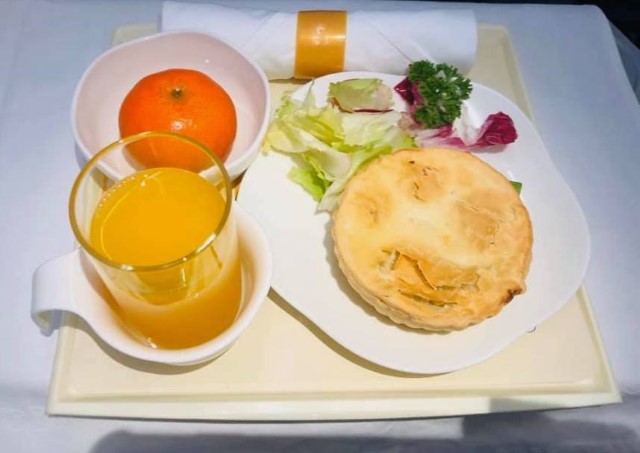 Vietnam Airlines phục vụ cam Canh trên các chuyến bay