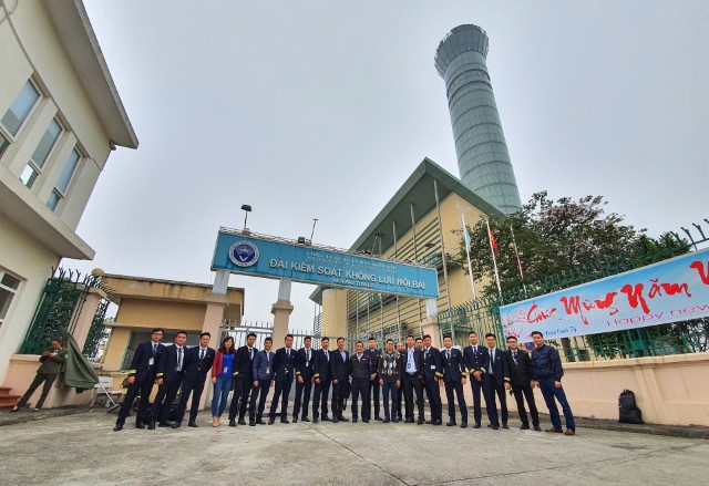 Thắt chặt tình đoàn kết giữa phi công và kiểm soát viên không lưu