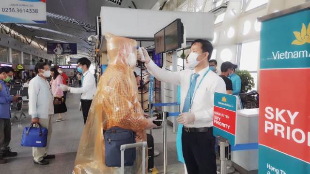 Triển khai đo thân nhiệt trên toàn bộ các chuyến bay nội địa