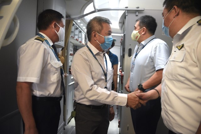 TGĐ kiểm tra chuyến bay đi Hoa Kỳ đón đồng bào