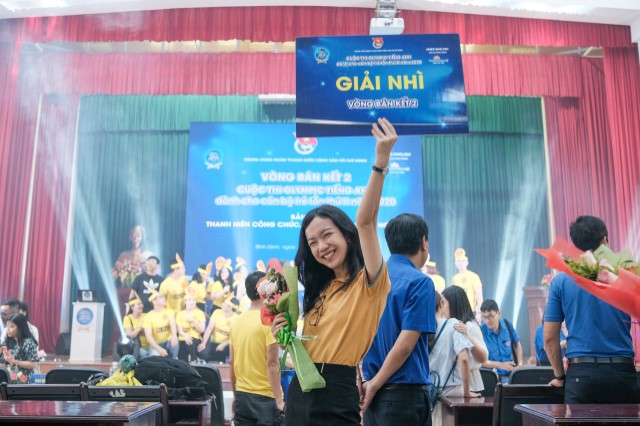 Nữ tiếp viên lọt vào chung kết cuộc thi Olympic tiếng anh lần thứ II, năm 2020