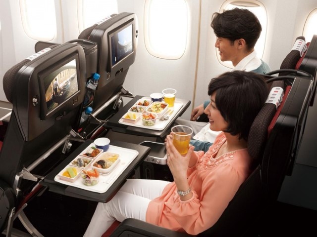 Hãng bay Nhật đề xuất bỏ bữa đêm trên máy bay
