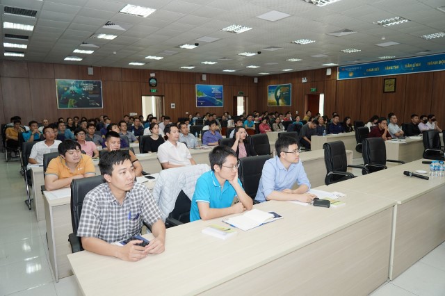Bế giảng lớp bồi dưỡng lý luận chính trị cho đảng viên mới