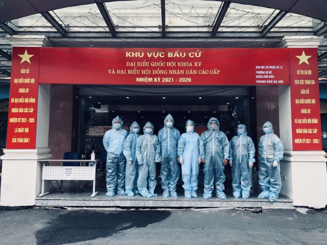 CBNV VNA hoàn thành trách nhiệm và nghĩa vụ bầu cử trong khu cách ly