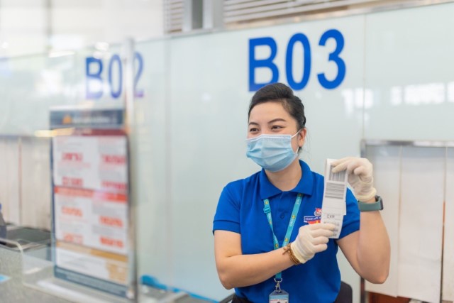 Biểu dương khen thưởng nhân viên Phục vụ hành khách VIAGS Nội Bài