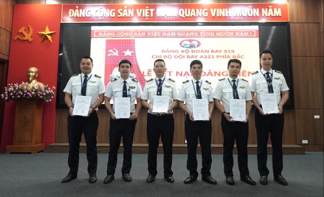 Tăng cường sự lãnh đạo của Đảng trong công tác quản lý, khai thác, an toàn từ Chi bộ Đội bay