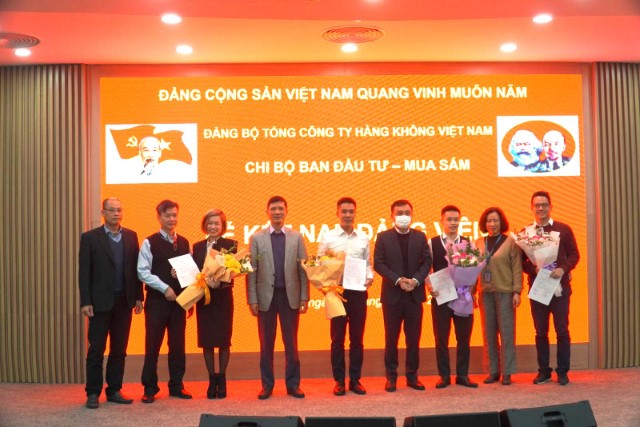 Chi bộ Ban ĐTMS tổ chức Lễ kết nạp Đảng viên mới