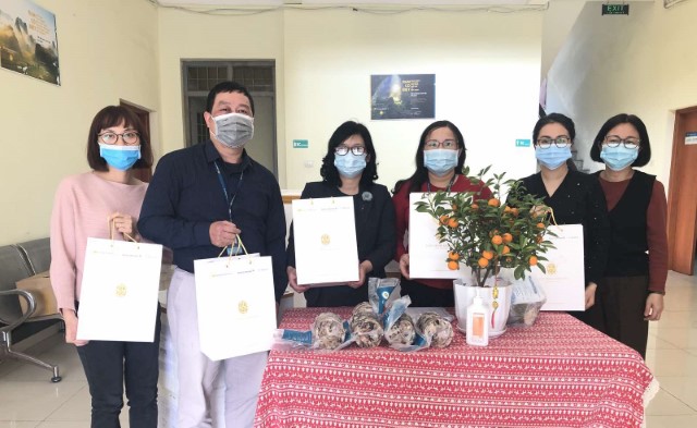 CBNV VNA Group “mang thêm giò, chả hảo hạng về cho mẹ”