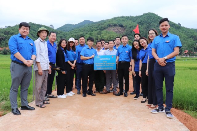 Khánh thành công trình thanh niên chào mừng 27 năm thành lập TCT và Đại hội Đoàn lần thứ VI
