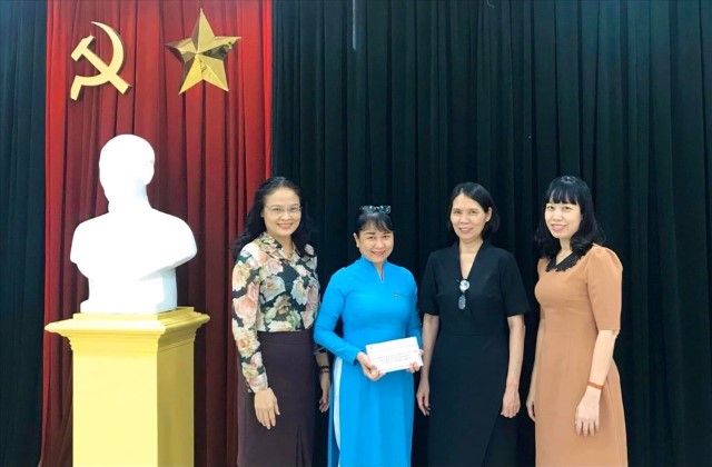 Công đoàn thăm hỏi, chăm lo người lao động