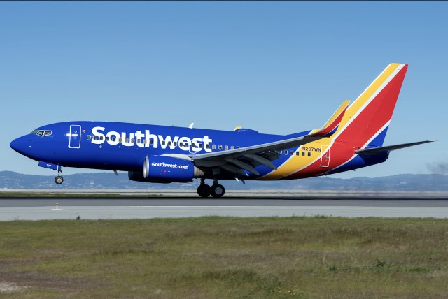 Bản tin HK ngày 10/8: Cú hạ cánh của Southwest Airlines khó đến mức làm gãy xương sống của một tiếp viên