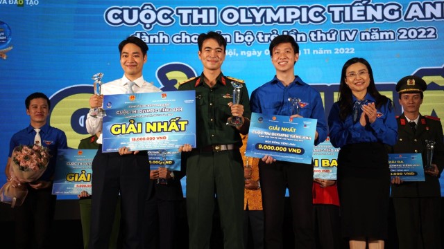 Tiếp viên VNA xuất sắc đạt giải nhất tại vòng chung kết Olympic tiếng Anh