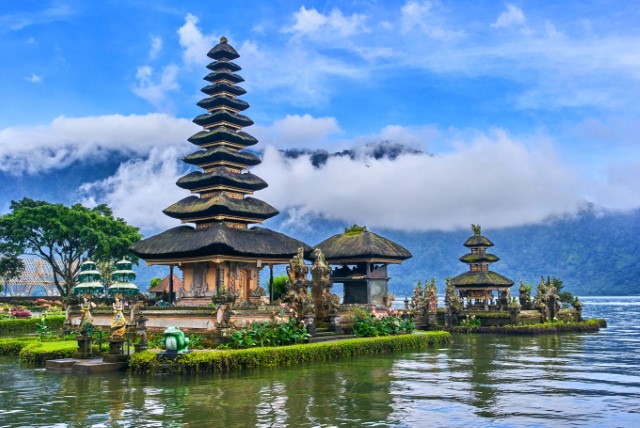 VNA to launch routes to Bali, Phuket