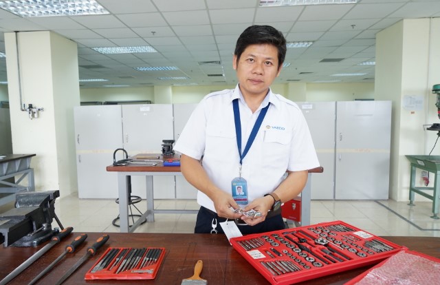 [Vietnamese Teachers’ Day] Mr. Nguyen Tien Do – Aircraft Maintenance Engineer proudly follows in his father’s footsteps