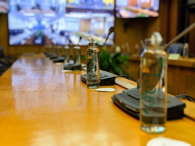 [Green Planet] No More Plastic Bottles on Meeting Tables