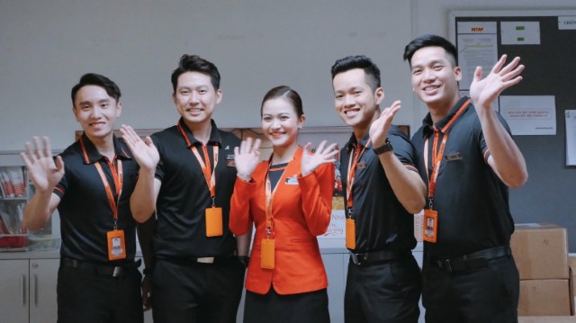 [Tết 2020] Tâm sự “mỏng” của những người đón Tết ở độ cao 10.000 m