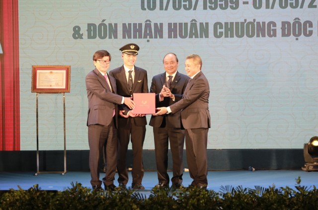 Flight Crew Division 919 receives Second-class Independence Order