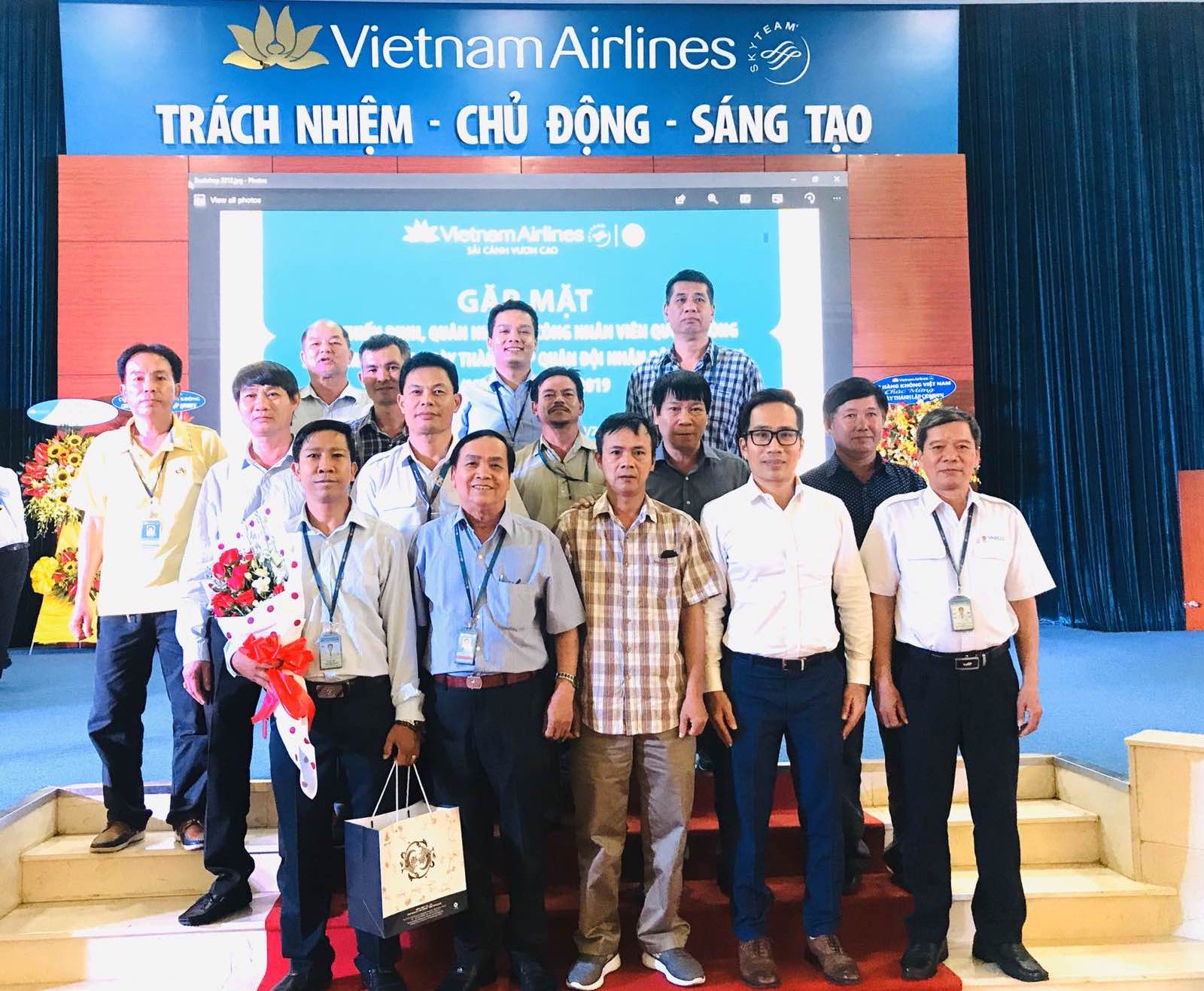 [vietnam’s National Defense Day] Vna Group Pays Tribute To Veterans In 