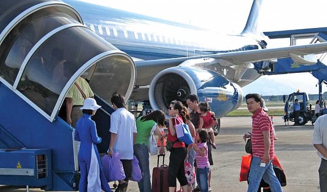 Two Chinese caught stealing on Vietnam Airlines flights