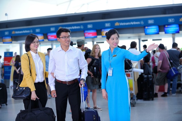 VNA to assist passengers following the discontinuation of announcements via loudspeakers at Tan Son Nhat airport