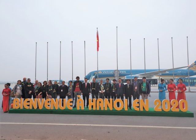 Vietnam Airlines đón các hành khách đầu tiên của năm 2020