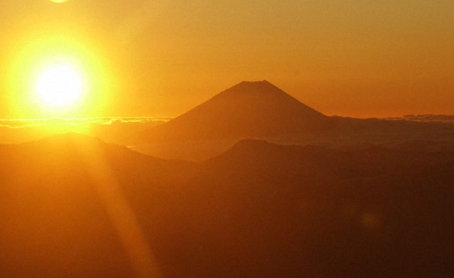 ANA passengers get to watch first sunrise of 2020 over Mt. Fuji