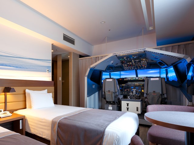 Stay in a flight simulator room at a Tokyo Haneda Airport hotel