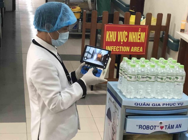 [Covid-19] Bản tin ngày 20/4: Bùng nổ robot chống dịch COVID-19
