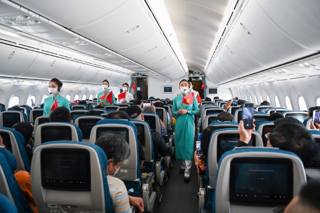 Tưng bừng kỷ niệm ngày 30/4 trên các chuyến bay của VNA