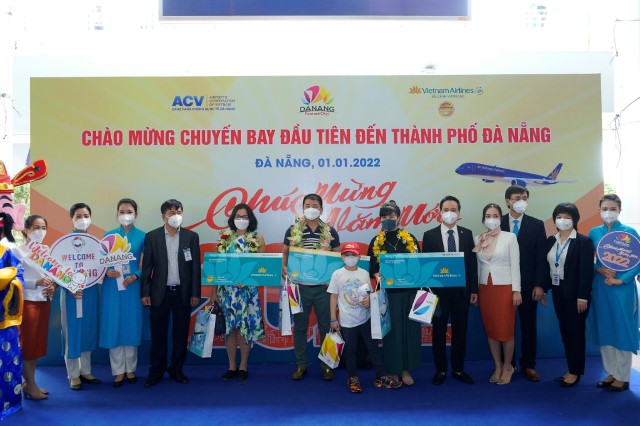 Tp Hồ Chí Minh, Đà Nẵng và Thừa Thiên Huế đón khách đầu tiên của năm 2022