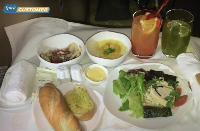 [Spirit Channel] VNA Customer No.19: Khám phá quy trình đưa suất ăn lên máy bay của VNA