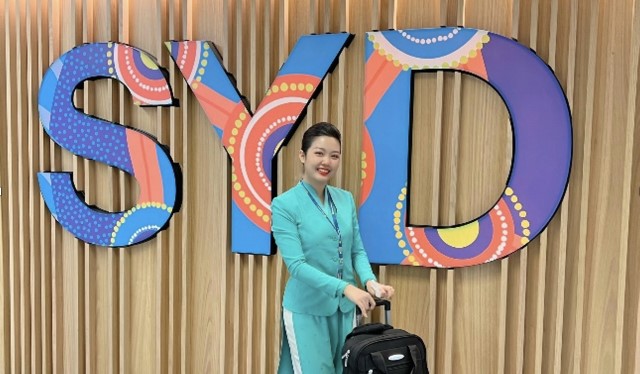 [Nụ cười Sen Vàng] Gửi bạn một nụ cười tại sân bay Sydney nước Úc