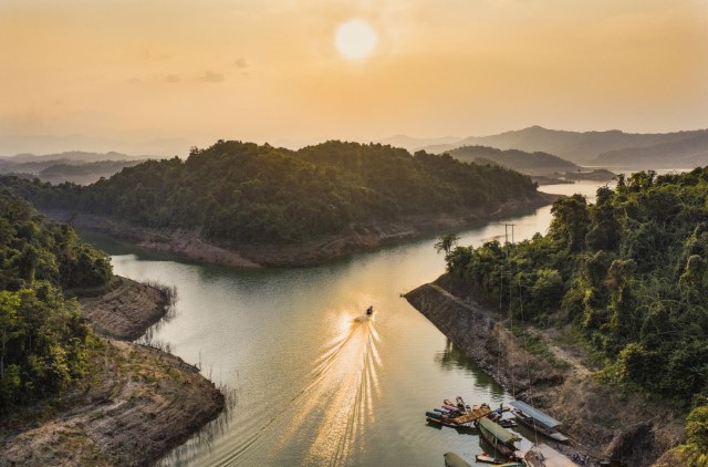 Nước biếc Ngàn Trươi