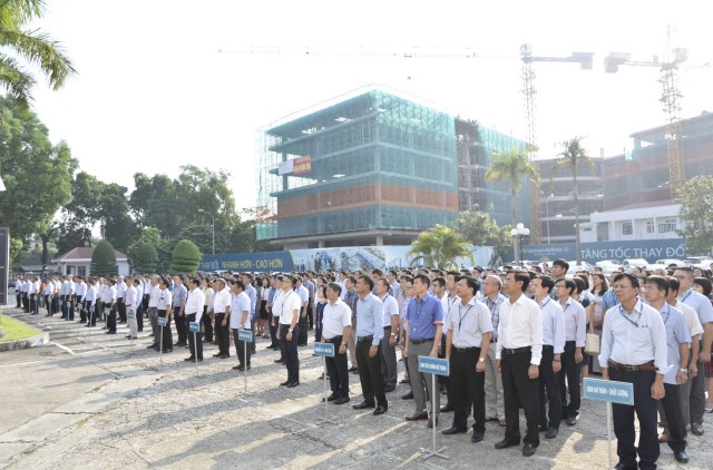 [Chào cờ T10] Tăng tốc hoàn thành kế hoạch SXKD