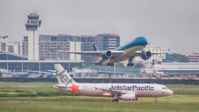 Vietnam Airlines Group reschedules flights due to Tropical storm Podul