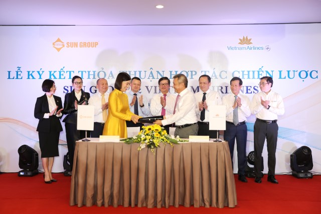 VNA and Sun Group kick off strategic partnership