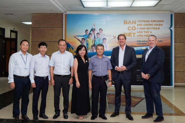 TGĐ Dương Trí Thành tiếp đoàn cấp cao Salesforce Asia